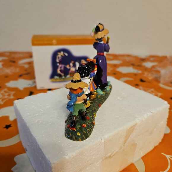 Department 56 Halloween "Little Ghouls' Field Trip" Village Figurine Table Decor - Picture 7 of 8